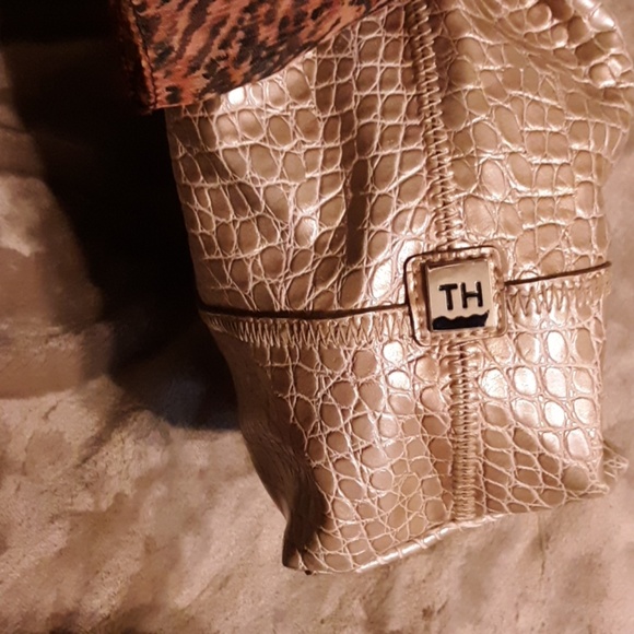 Tommy Hilfiger hangs bag - Picture 2 of 8